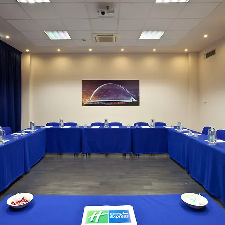מלון Express By Ihg 3*