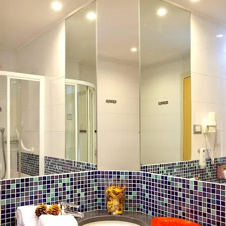 Otel Holiday Express By Ihg 3*