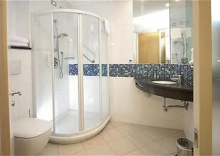 Otel Holiday Express By Ihg 3*