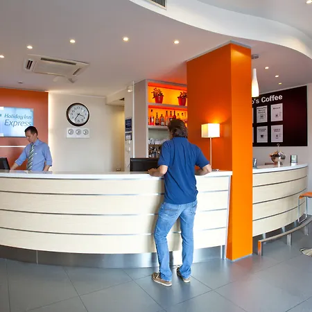 Holiday Express By Ihg