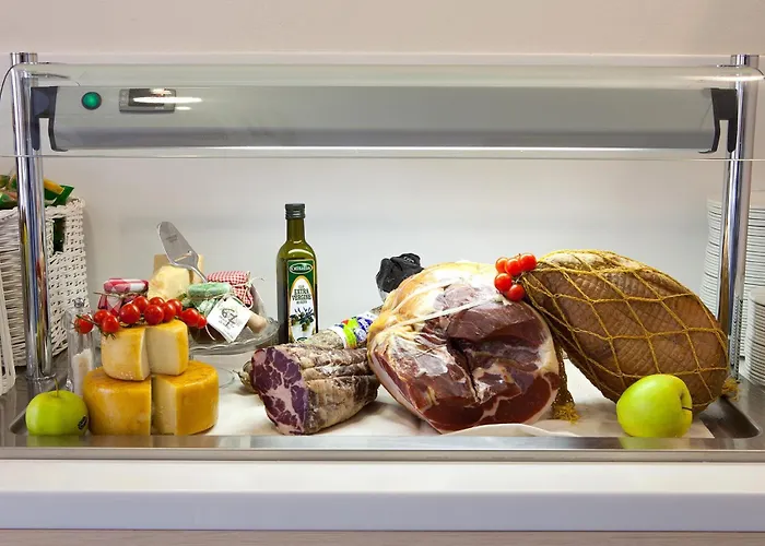 雷吉欧埃米里亚假日快捷酒店